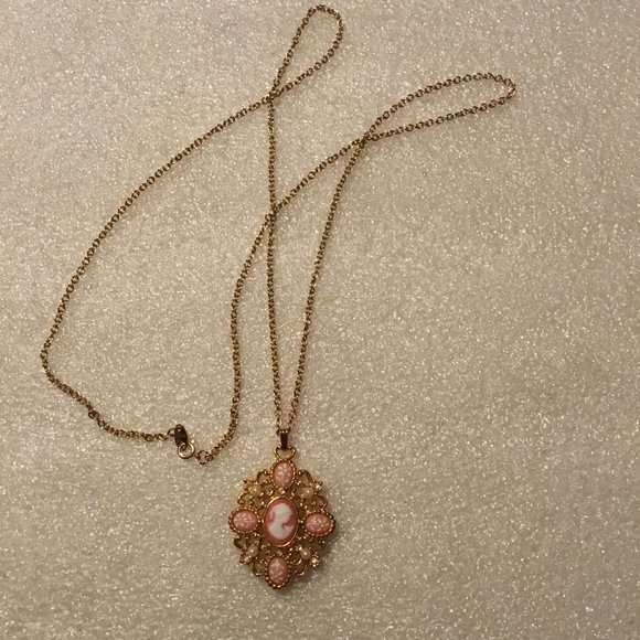 Vintage & lovely Avon cameo necklace - Picture 11 of 16